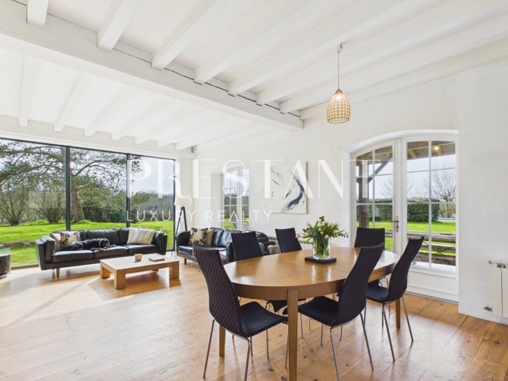 Maison – 11 pièces – 7 chambres – 488 m²