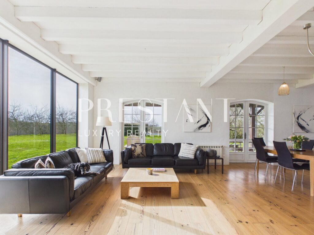 Maison – 11 pièces – 7 chambres – 488 m²