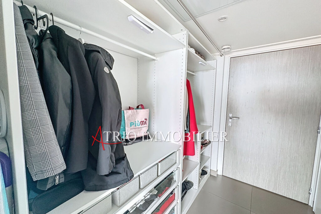 Dans une magnifique Résidence récente avec piscine à débordeme – 1 pièce – NR chambres – 28.00 m²