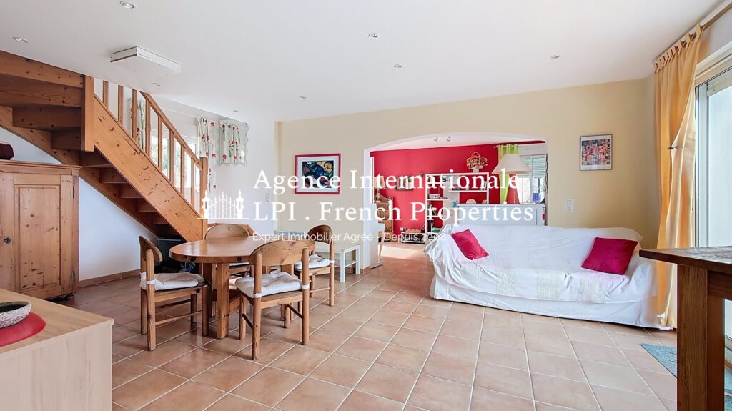 Maison individuelle – 4 pièces – NR chambres – 117 m²