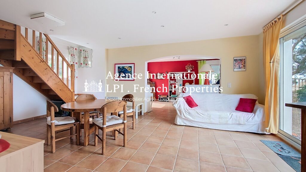 Maison individuelle – 4 pièces – NR chambres – 117 m²