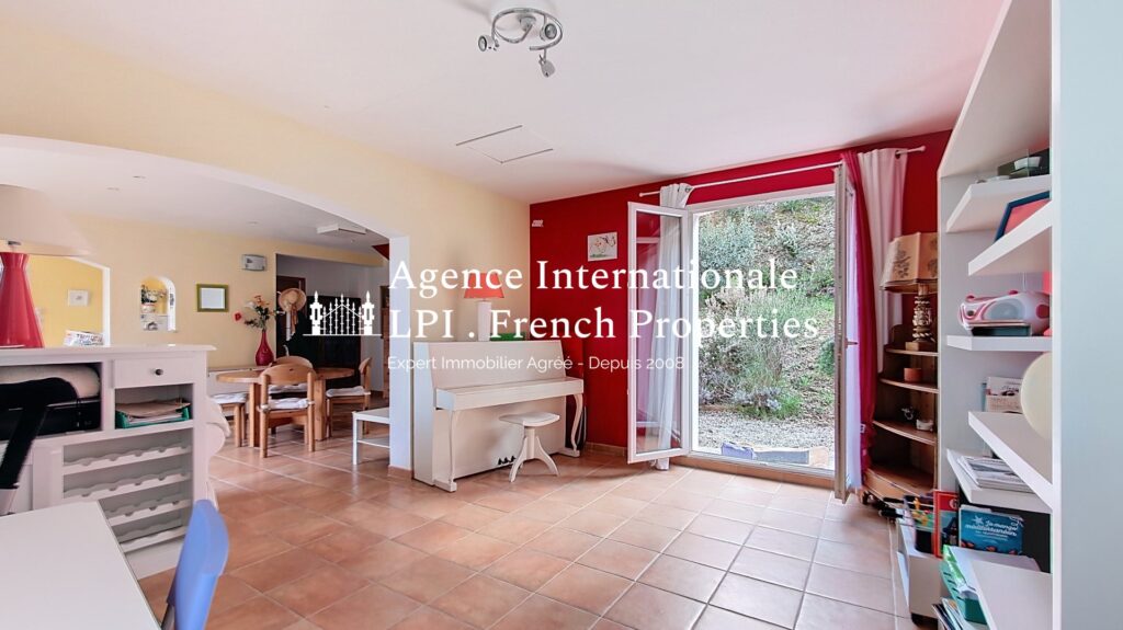 Maison individuelle – 4 pièces – NR chambres – 117 m²