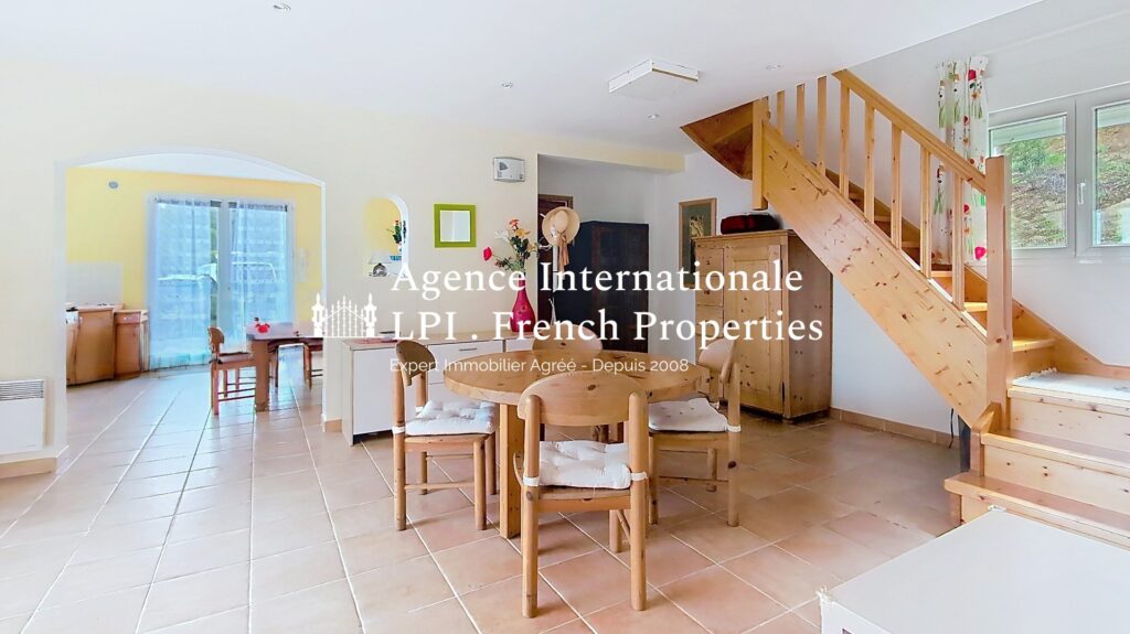 Maison individuelle – 4 pièces – NR chambres – 117 m²