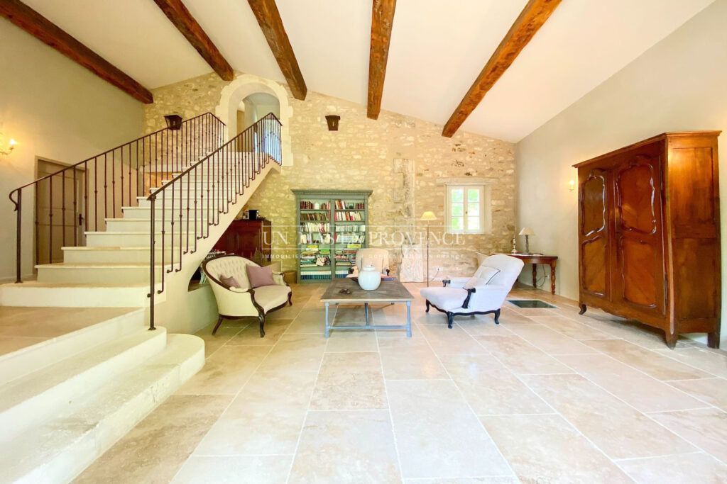 Mas Provençal avec Piscine et Vue Panoramique à Bonnieux ? Loc – 5 pièces – 5 chambres – 300.00 m²