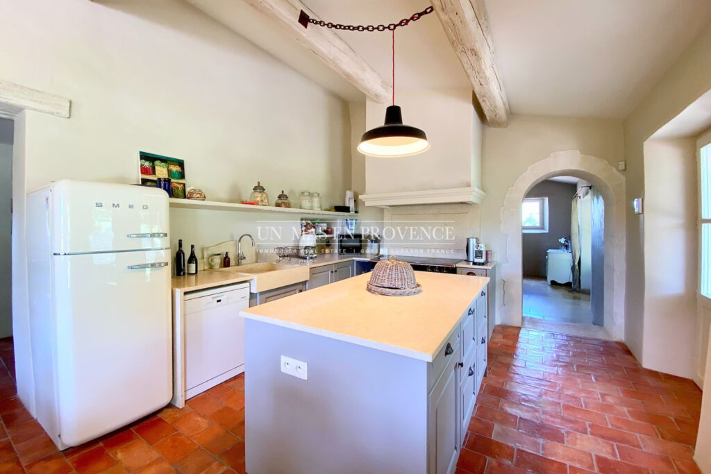 Mas Provençal avec Piscine et Vue Panoramique à Bonnieux ? Loc – 5 pièces – 5 chambres – 300.00 m²