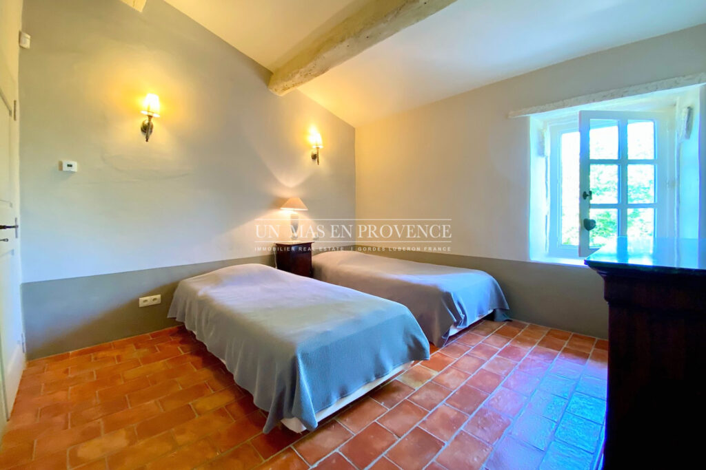 Mas Provençal avec Piscine et Vue Panoramique à Bonnieux ? Loc – 5 pièces – 5 chambres – 300.00 m²