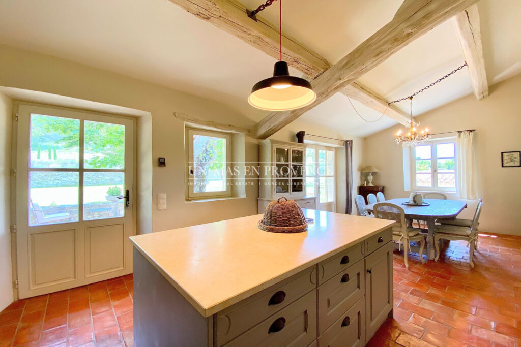 Mas Provençal avec Piscine et Vue Panoramique à Bonnieux ? Loc – 5 pièces – 5 chambres – 300.00 m²