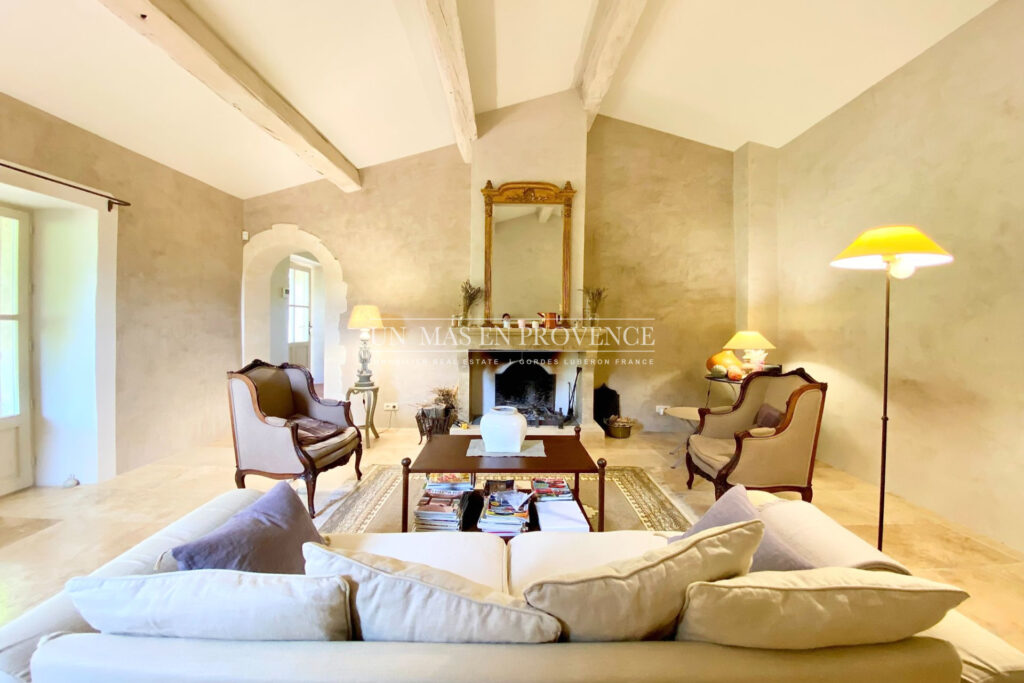 Mas Provençal avec Piscine et Vue Panoramique à Bonnieux ? Loc – 5 pièces – 5 chambres – 300.00 m²