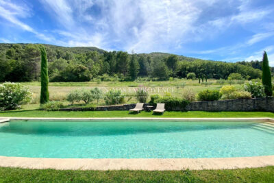 Mas Provençal avec Piscine et Vue Panoramique à Bonnieux ? Loc – 5 pièces – 5 chambres – 300.00 m²