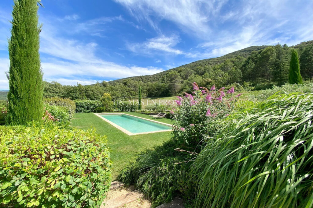 Mas Provençal avec Piscine et Vue Panoramique à Bonnieux ? Loc – 5 pièces – 5 chambres – 300.00 m²