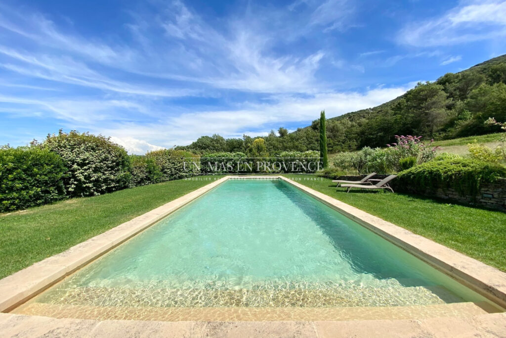 Mas Provençal avec Piscine et Vue Panoramique à Bonnieux ? Loc – 5 pièces – 5 chambres – 300.00 m²
