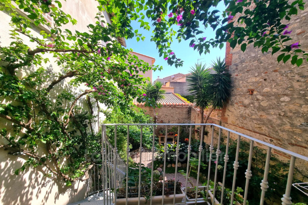 Maison de ville avec jardin – gros potentiel  – 6 pièces – 4 chambres – 220.00 m²