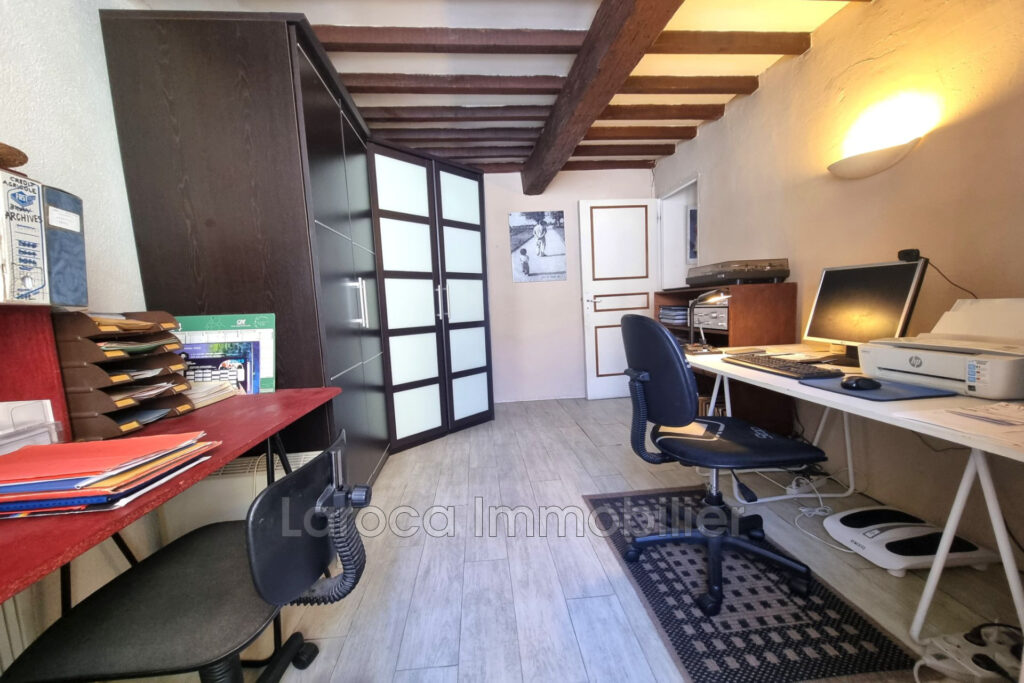 Maison de ville avec jardin – gros potentiel  – 6 pièces – 4 chambres – 220.00 m²