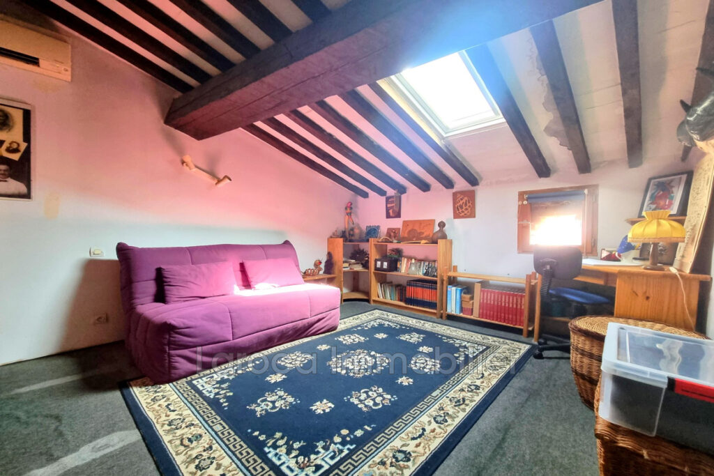 Maison de ville avec jardin – gros potentiel  – 6 pièces – 4 chambres – 220.00 m²