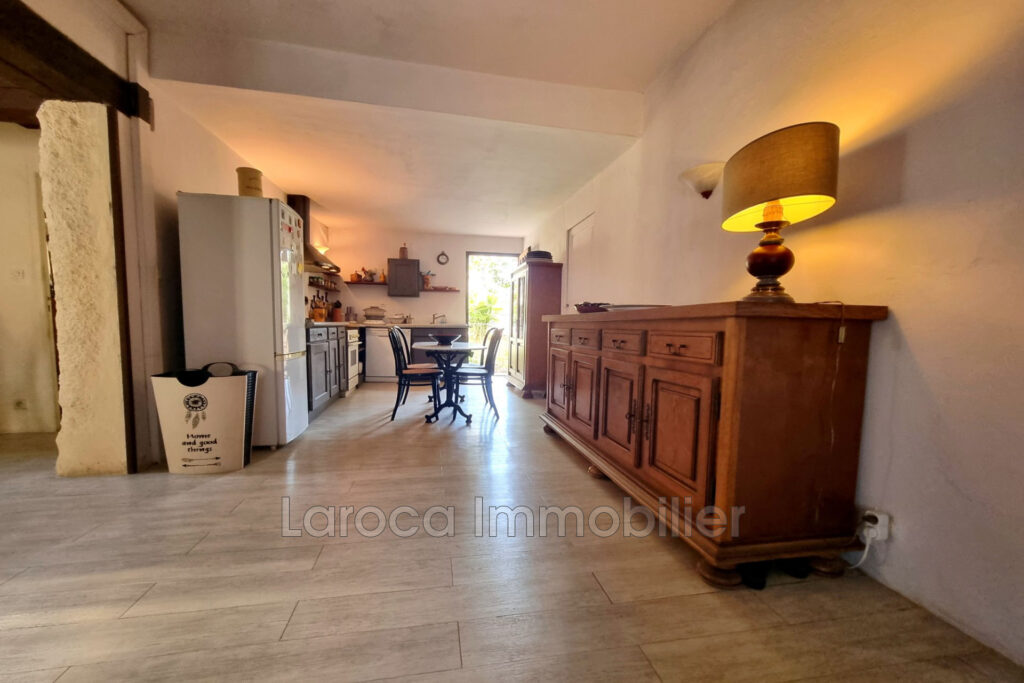 Maison de ville avec jardin – gros potentiel  – 6 pièces – 4 chambres – 220.00 m²