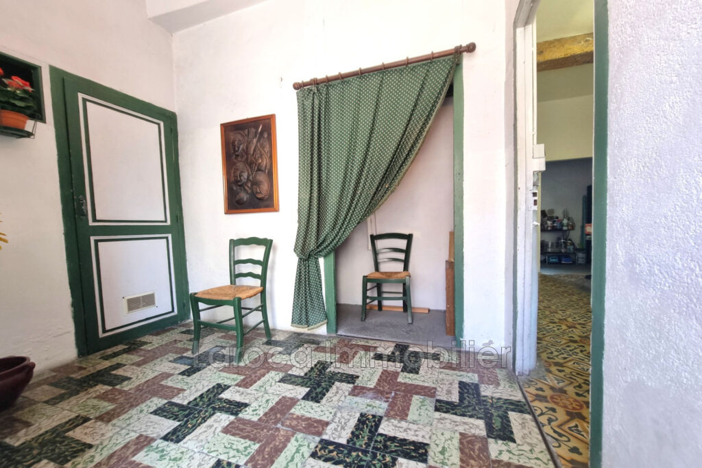 Maison de ville avec jardin – gros potentiel  – 6 pièces – 4 chambres – 220.00 m²