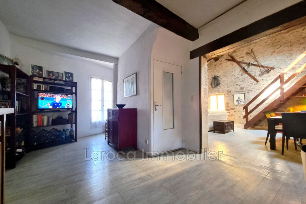 Maison de ville avec jardin – gros potentiel  – 6 pièces – 4 chambres – 220.00 m²