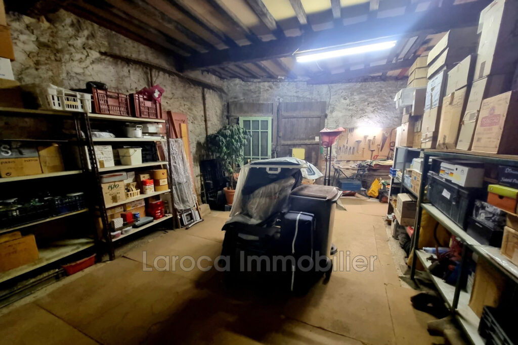 Maison de ville avec jardin – gros potentiel  – 6 pièces – 4 chambres – 220.00 m²