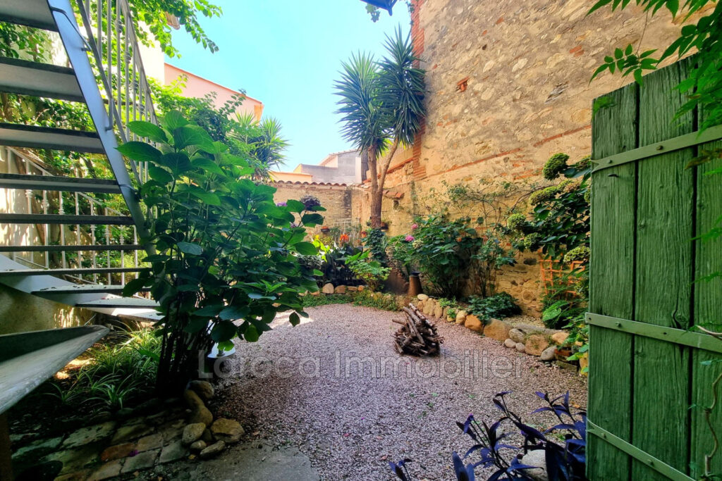 Maison de ville avec jardin – gros potentiel  – 6 pièces – 4 chambres – 220.00 m²