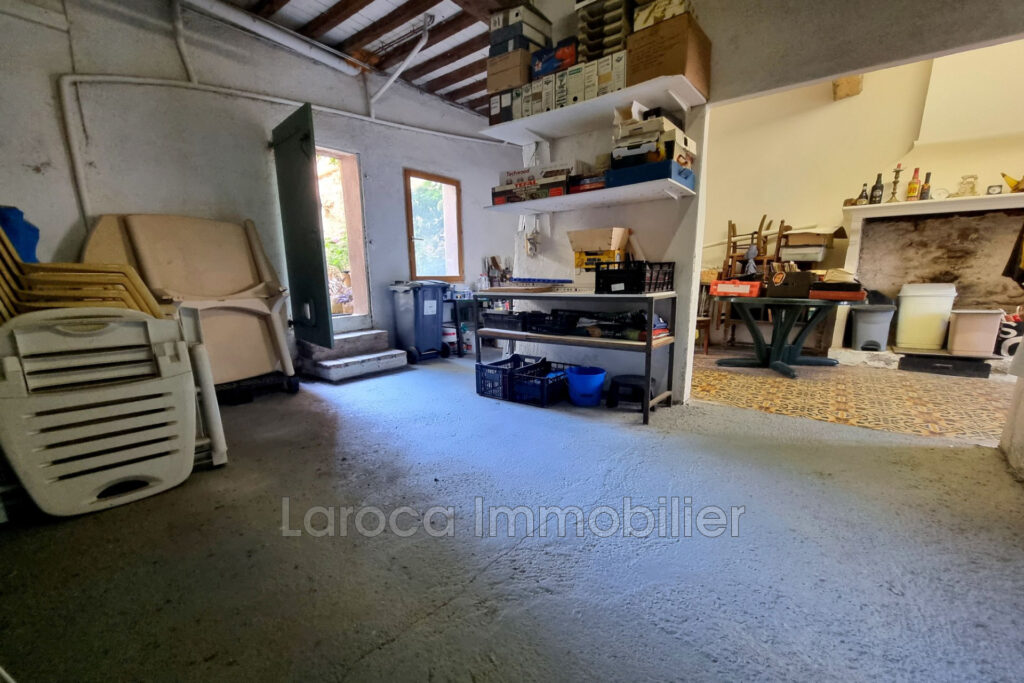 Maison de ville avec jardin – gros potentiel  – 6 pièces – 4 chambres – 220.00 m²