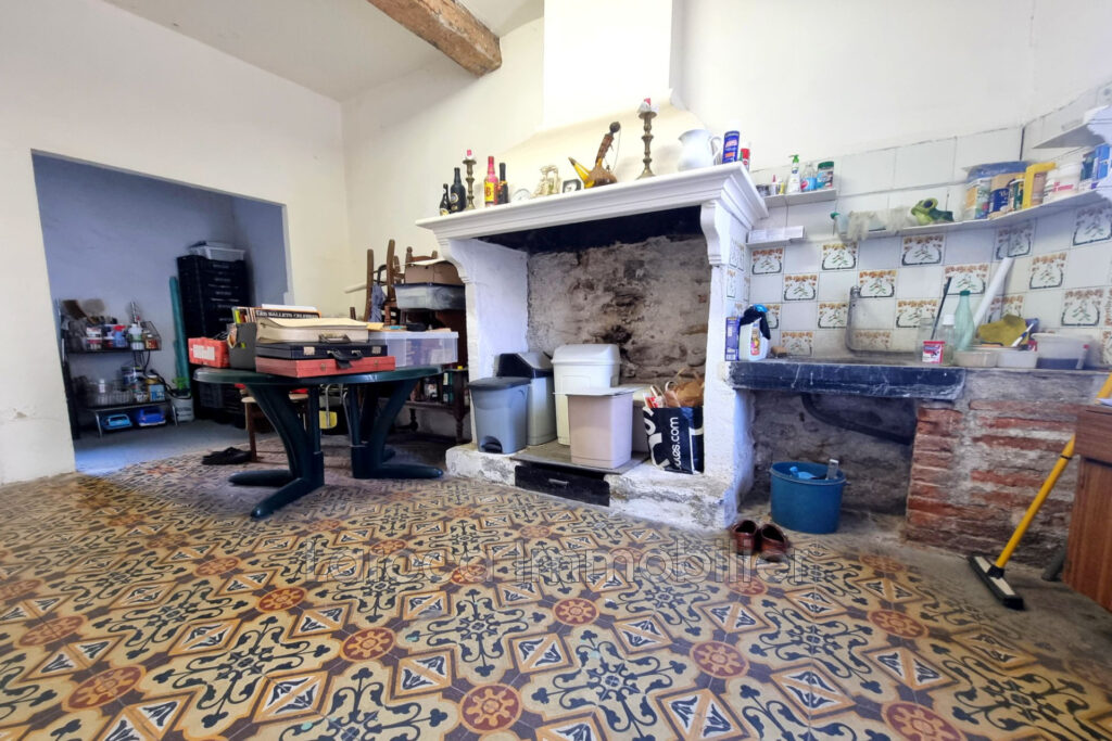 Maison de ville avec jardin – gros potentiel  – 6 pièces – 4 chambres – 220.00 m²