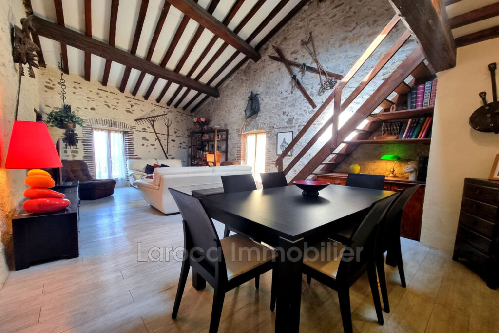 Maison de ville avec jardin – gros potentiel  – 6 pièces – 4 chambres – 220.00 m²