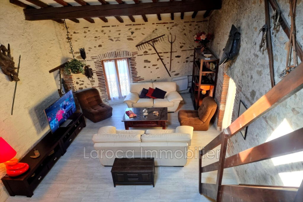 Maison de ville avec jardin – gros potentiel  – 6 pièces – 4 chambres – 220.00 m²