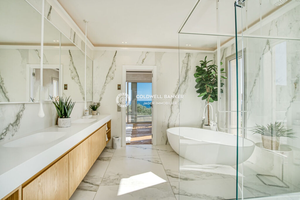 Villa d’exception avec vue mer panoramique – 8 pièces – 5 chambres – 380.00 m²