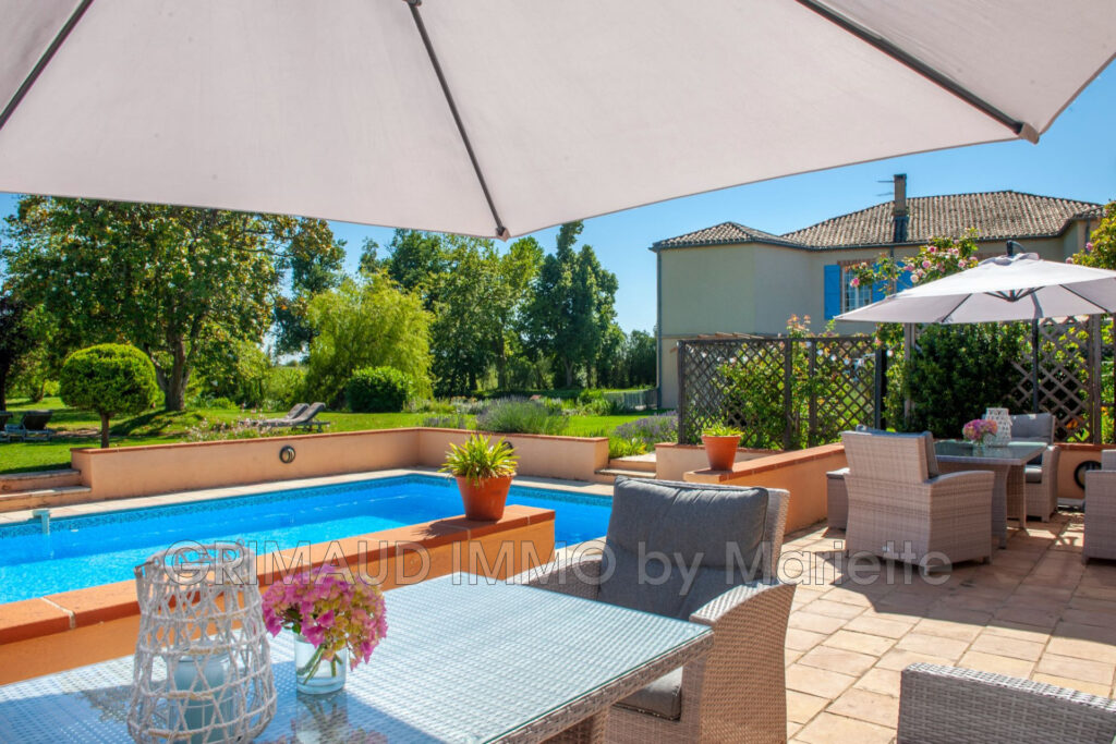 proprieté sur 24 HA avec lac, ecurie et plusieurs maisons – NR pièces – 10 chambres – 740.00 m²