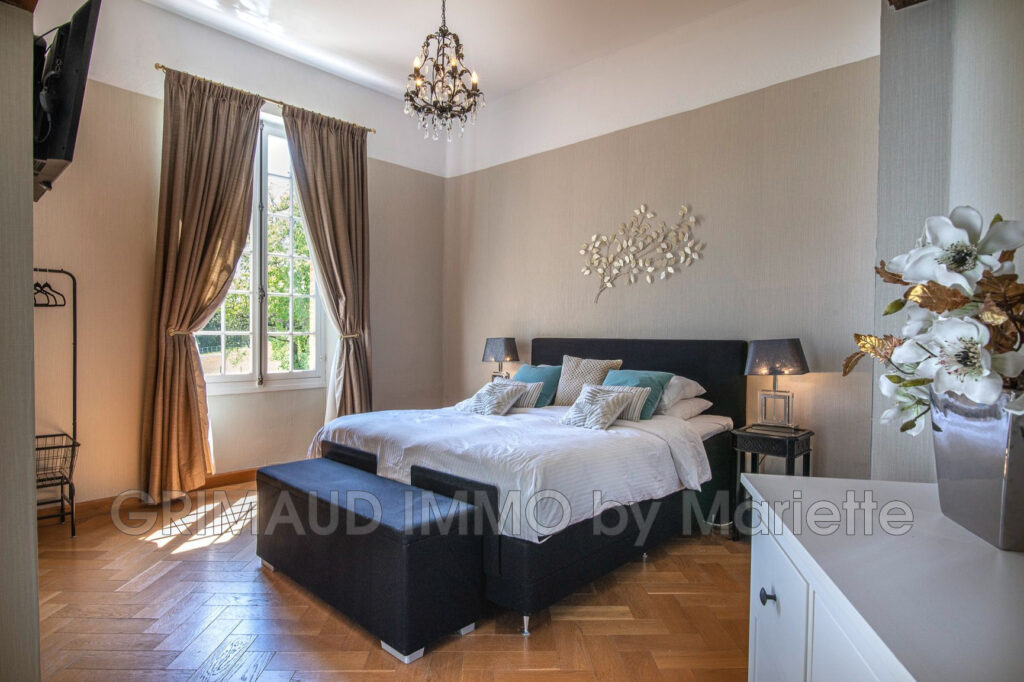 proprieté sur 24 HA avec lac, ecurie et plusieurs maisons – NR pièces – 10 chambres – 740.00 m²