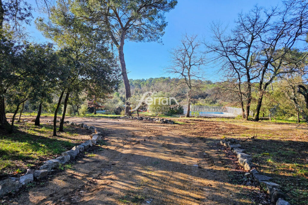 Bastide avec piscine sur plus d’1 hectare ? 2 habitations ? Le – 9 pièces – 5 chambres – 216.00 m²