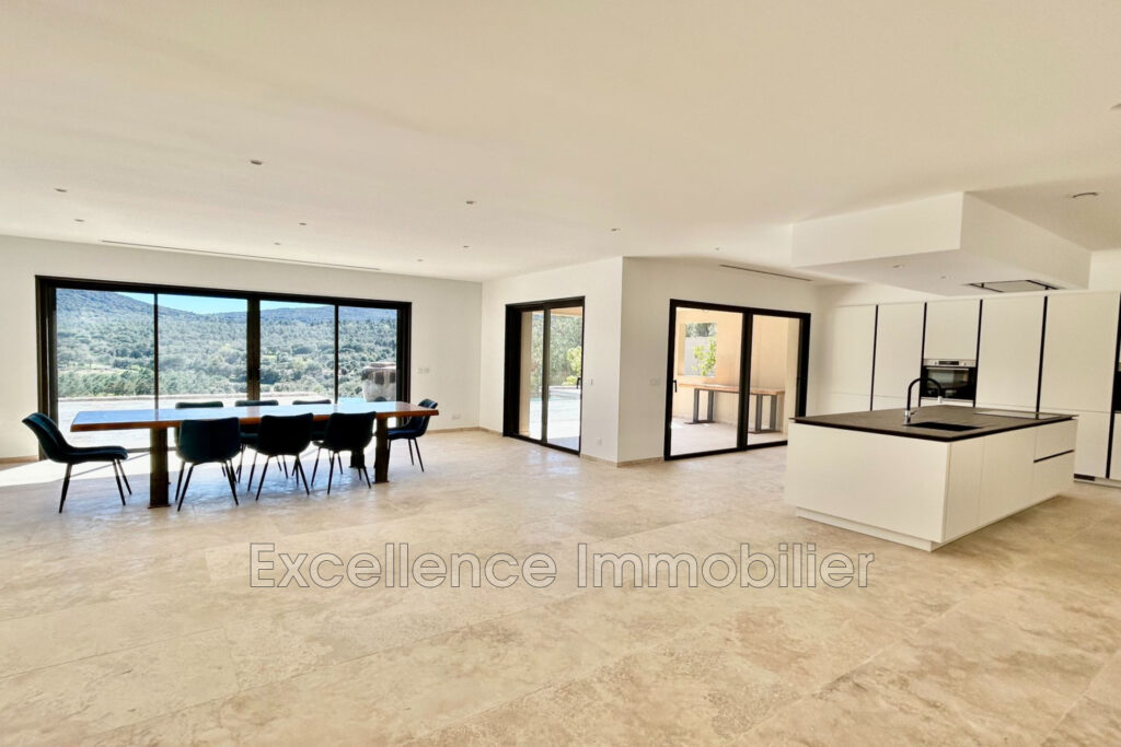 vente propriété 6 Pièce(s) – 6 pièces – 4 chambres – 235.00 m²