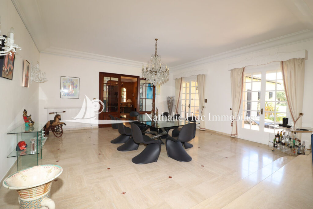 vente maison 8 Pièce(s) – 8 pièces – 5 chambres – 280.00 m²