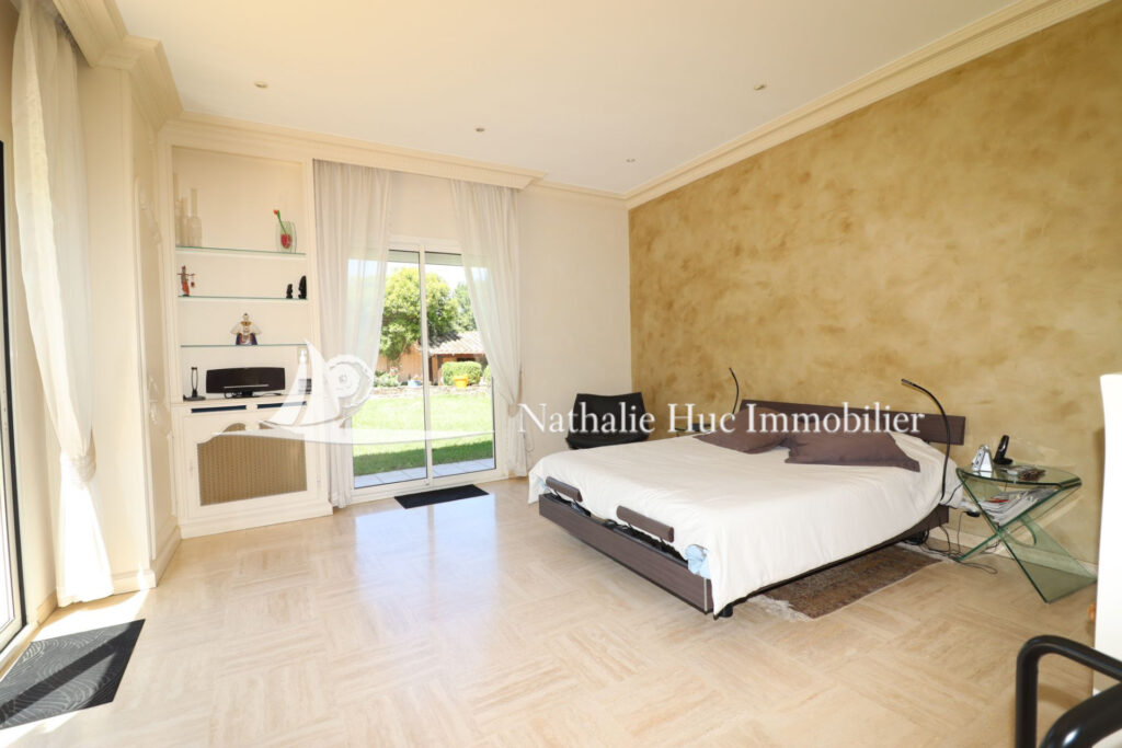 vente maison 8 Pièce(s) – 8 pièces – 5 chambres – 280.00 m²