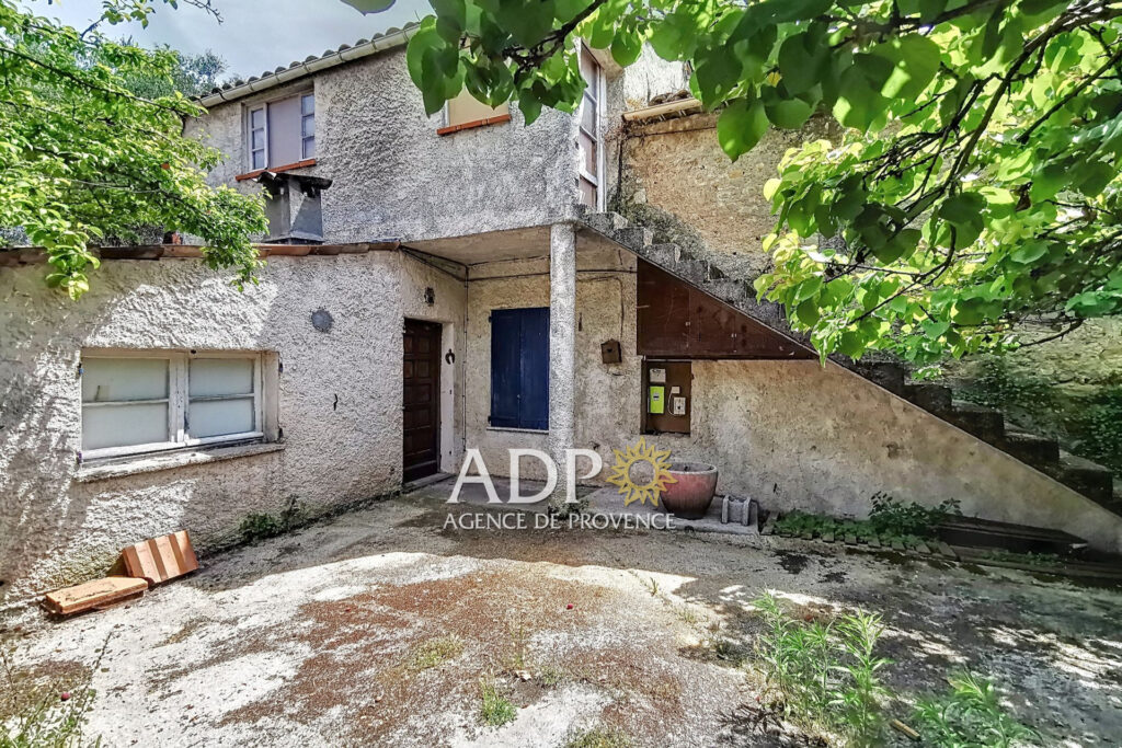 Maison en état de ruine sur un terrain à Plascassier.  – NR pièces – NR chambres – 180.00 m²