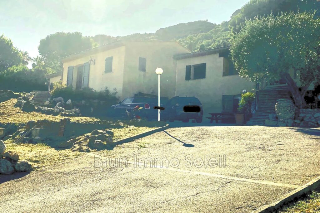 vente propriété – NR pièces – 8 chambres – 295.00 m²