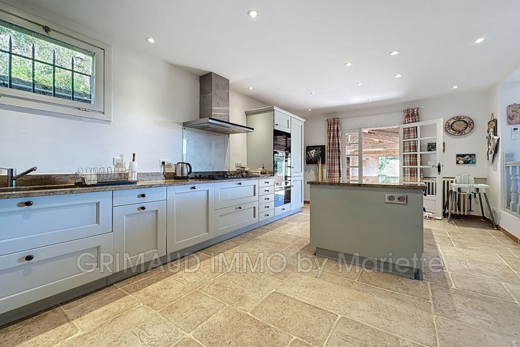 proprieté sur 2,8 Ha avec piscine et 7 chambres. – 16 pièces – 7 chambres – 395.00 m²