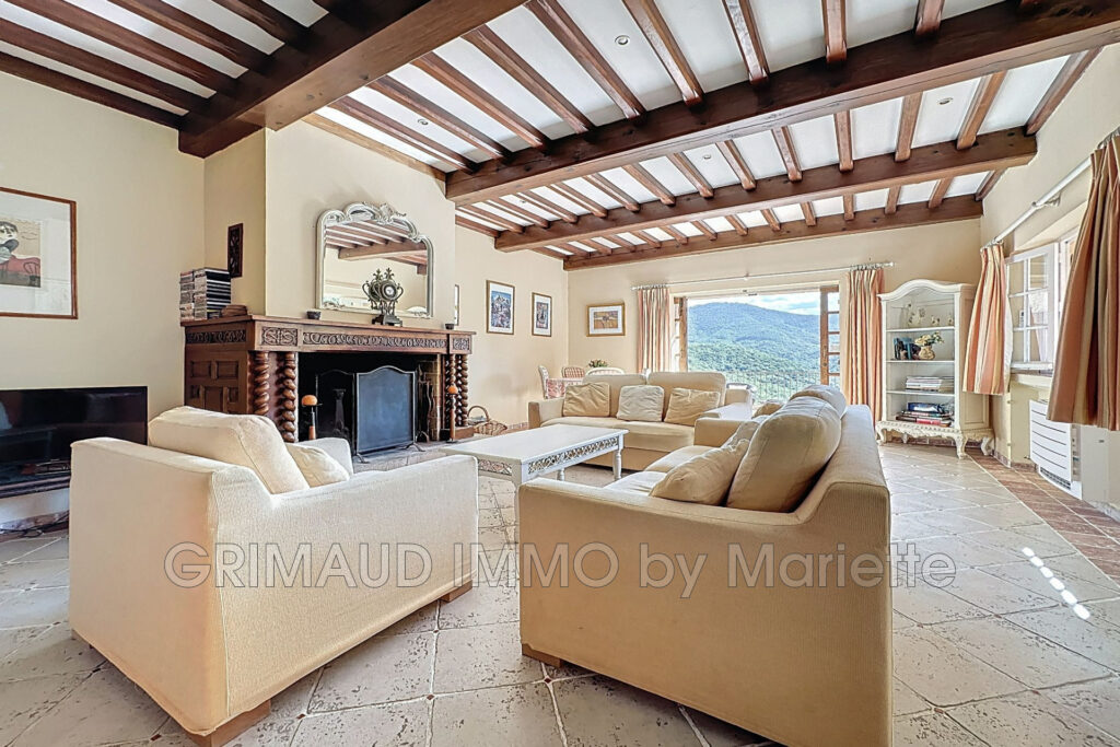 proprieté sur 2,8 Ha avec piscine et 7 chambres. – 16 pièces – 7 chambres – 395.00 m²