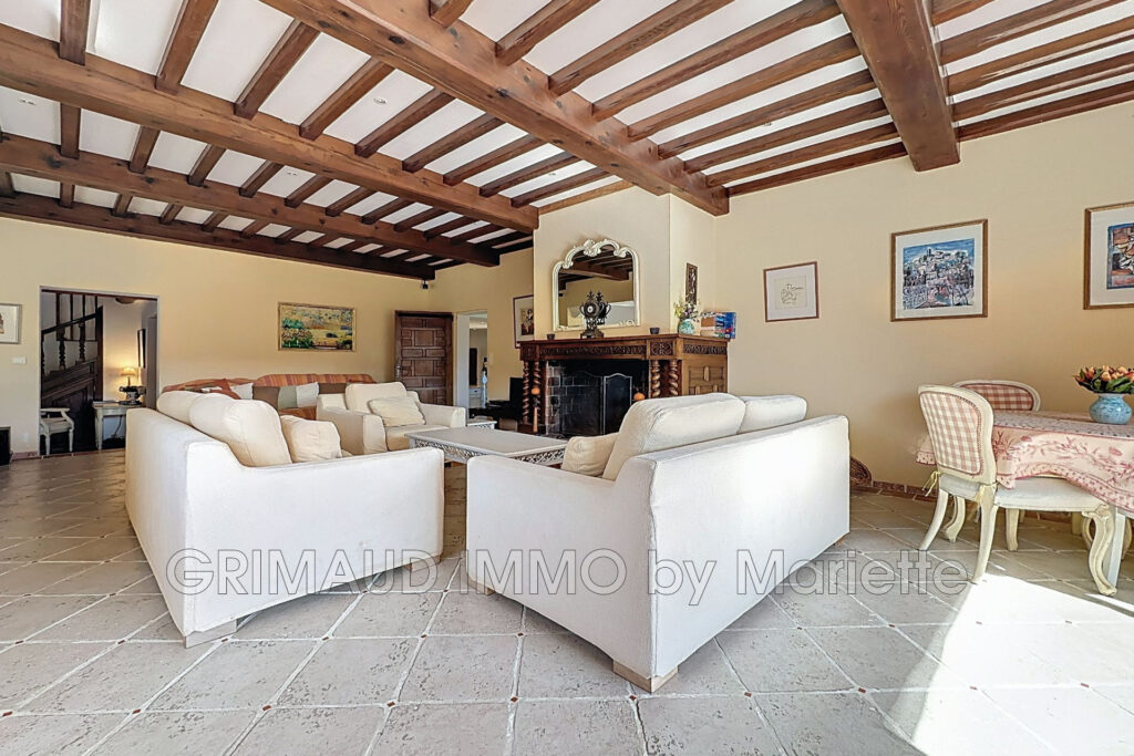 proprieté sur 2,8 Ha avec piscine et 7 chambres. – 16 pièces – 7 chambres – 395.00 m²