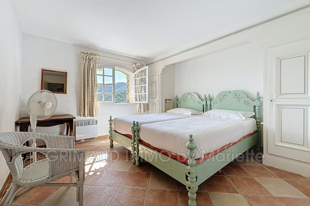 proprieté sur 2,8 Ha avec piscine et 7 chambres. – 16 pièces – 7 chambres – 395.00 m²