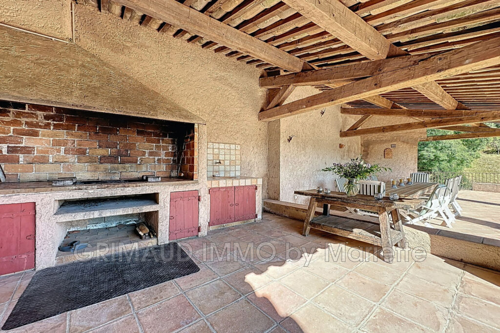 proprieté sur 2,8 Ha avec piscine et 7 chambres. – 16 pièces – 7 chambres – 395.00 m²