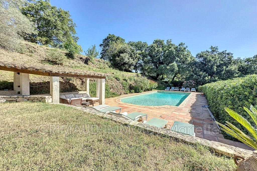 proprieté sur 2,8 Ha avec piscine et 7 chambres. – 16 pièces – 7 chambres – 395.00 m²