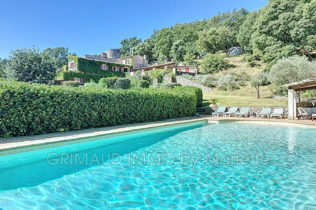 proprieté sur 2,8 Ha avec piscine et 7 chambres. – 16 pièces – 7 chambres – 395.00 m²