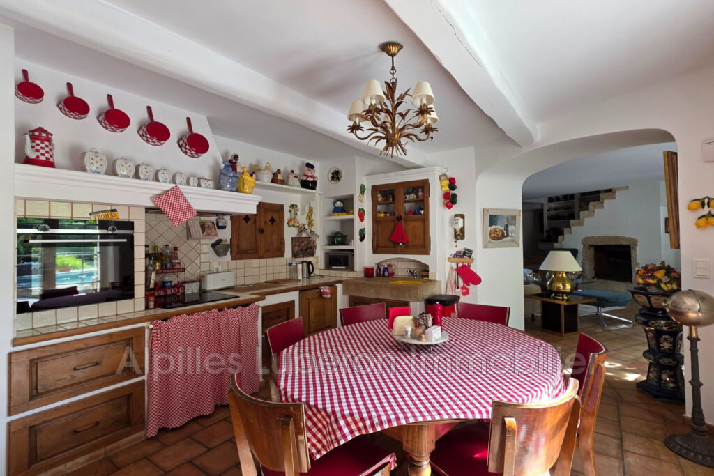 vente maison de caractère 6 Pièce(s) – 6 pièces – 4 chambres – 242.00 m²