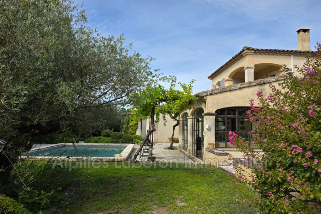 vente maison de caractère 6 Pièce(s) – 6 pièces – 4 chambres – 242.00 m²