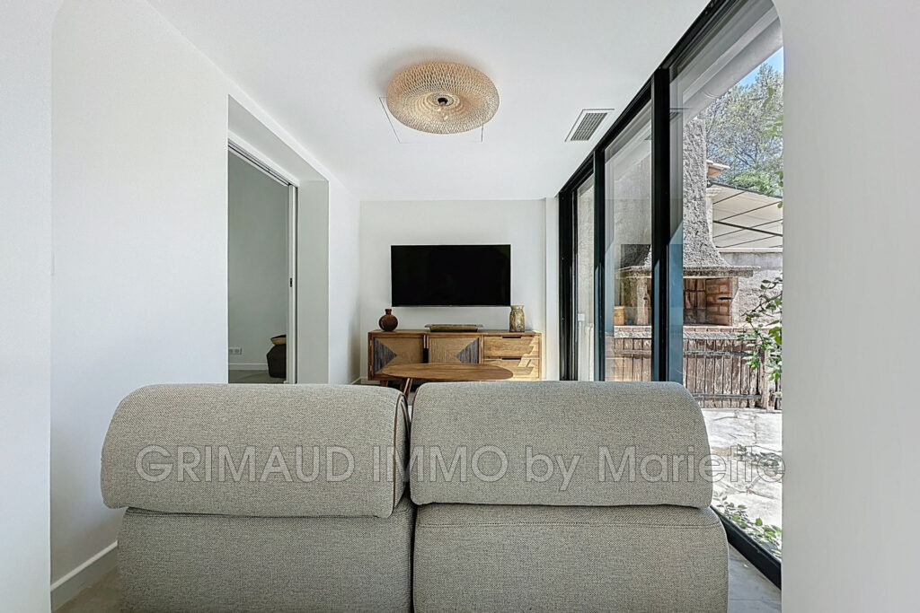 Maison rénovée avec goût, jardin verdoyant, dans une résidence – 4 pièces – 3 chambres – 85.87 m²