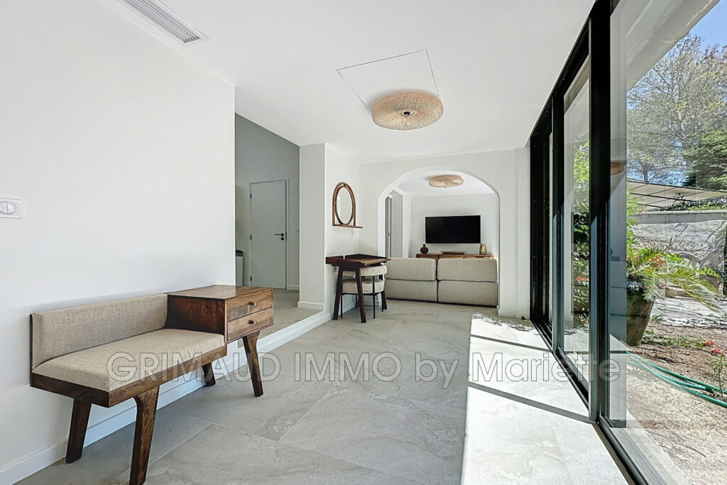 Maison rénovée avec goût, jardin verdoyant, dans une résidence – 4 pièces – 3 chambres – 85.87 m²