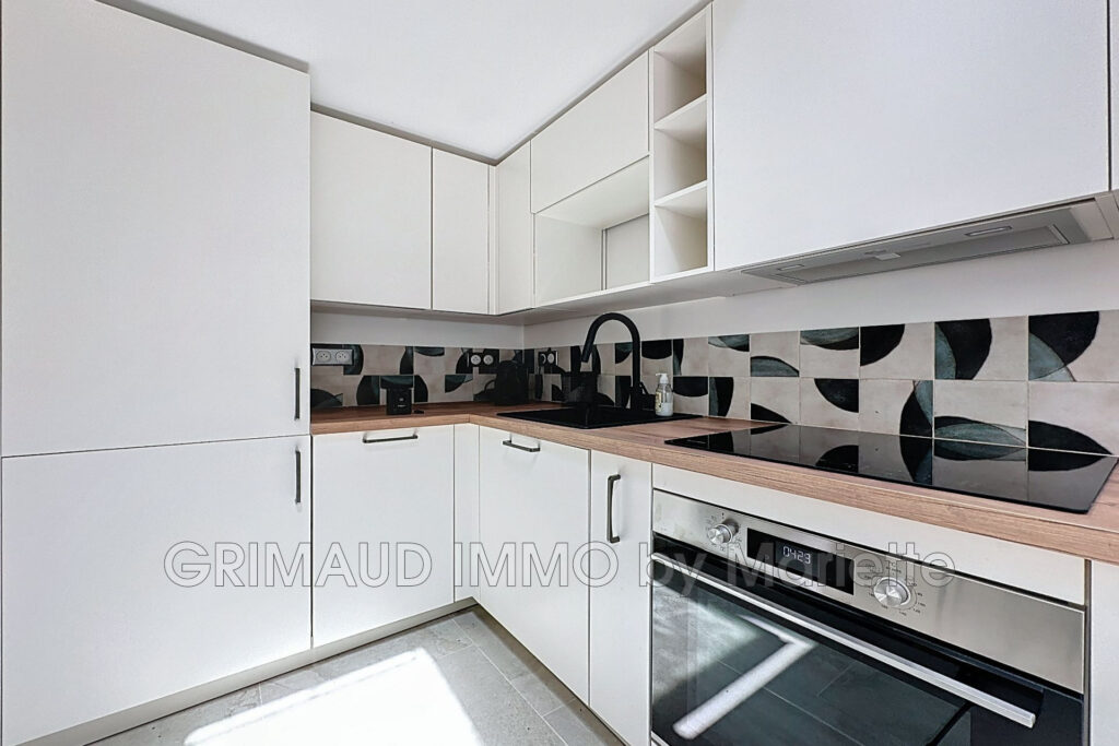 Maison rénovée avec goût, jardin verdoyant, dans une résidence – 4 pièces – 3 chambres – 85.87 m²