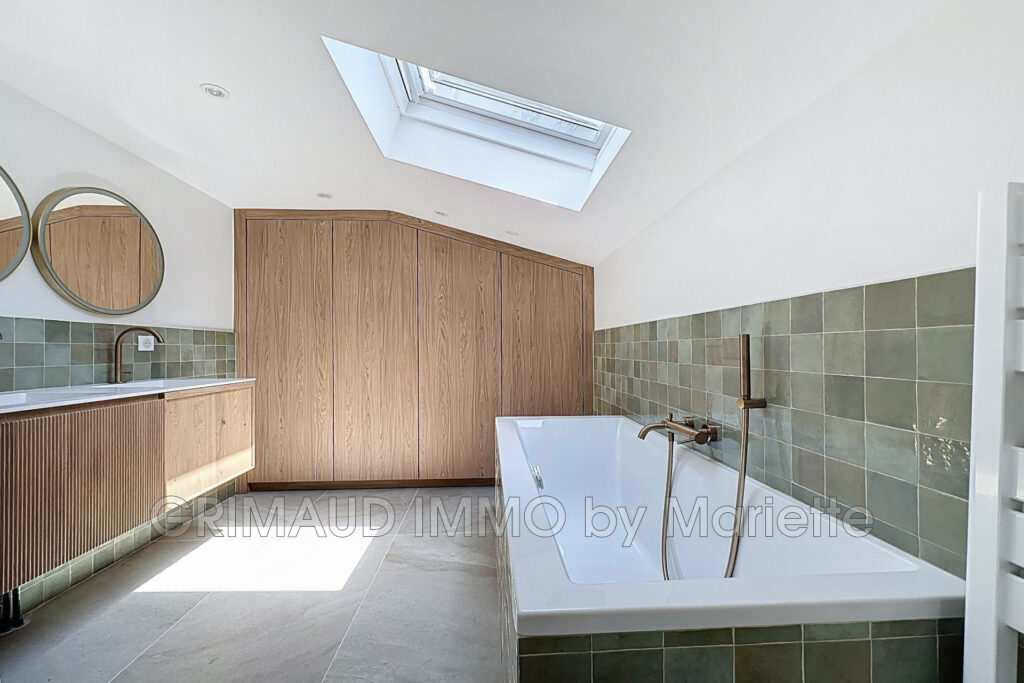 Maison rénovée avec goût, jardin verdoyant, dans une résidence – 4 pièces – 3 chambres – 85.87 m²