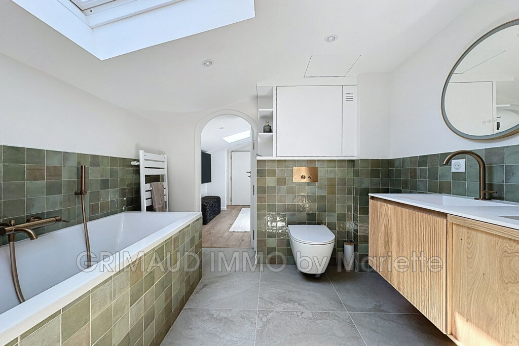 Maison rénovée avec goût, jardin verdoyant, dans une résidence – 4 pièces – 3 chambres – 85.87 m²